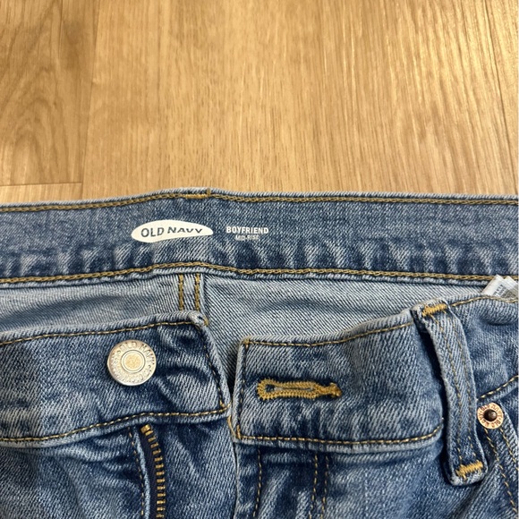 Old Navy Boyfriend Mid Rise Jeans - Picture 3 of 4